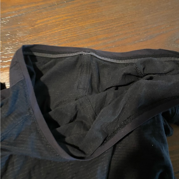 Women’s Lululemon tee shirt - Picture 4 of 4